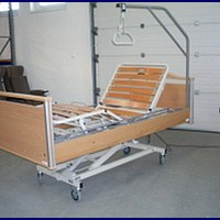 4 funkciós elektromos intenzív ágy (kapaszkodóval és oldalráccsal)