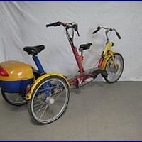 Elektromos háromkerekű tandem kerékpár